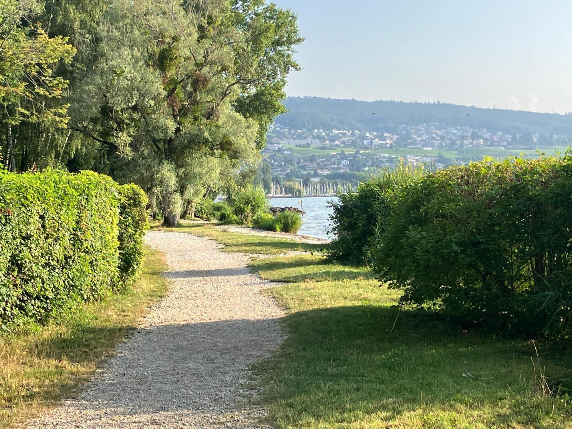 Chalet Pivert, Confortable Avec Jardin A 100m Du Auvernier