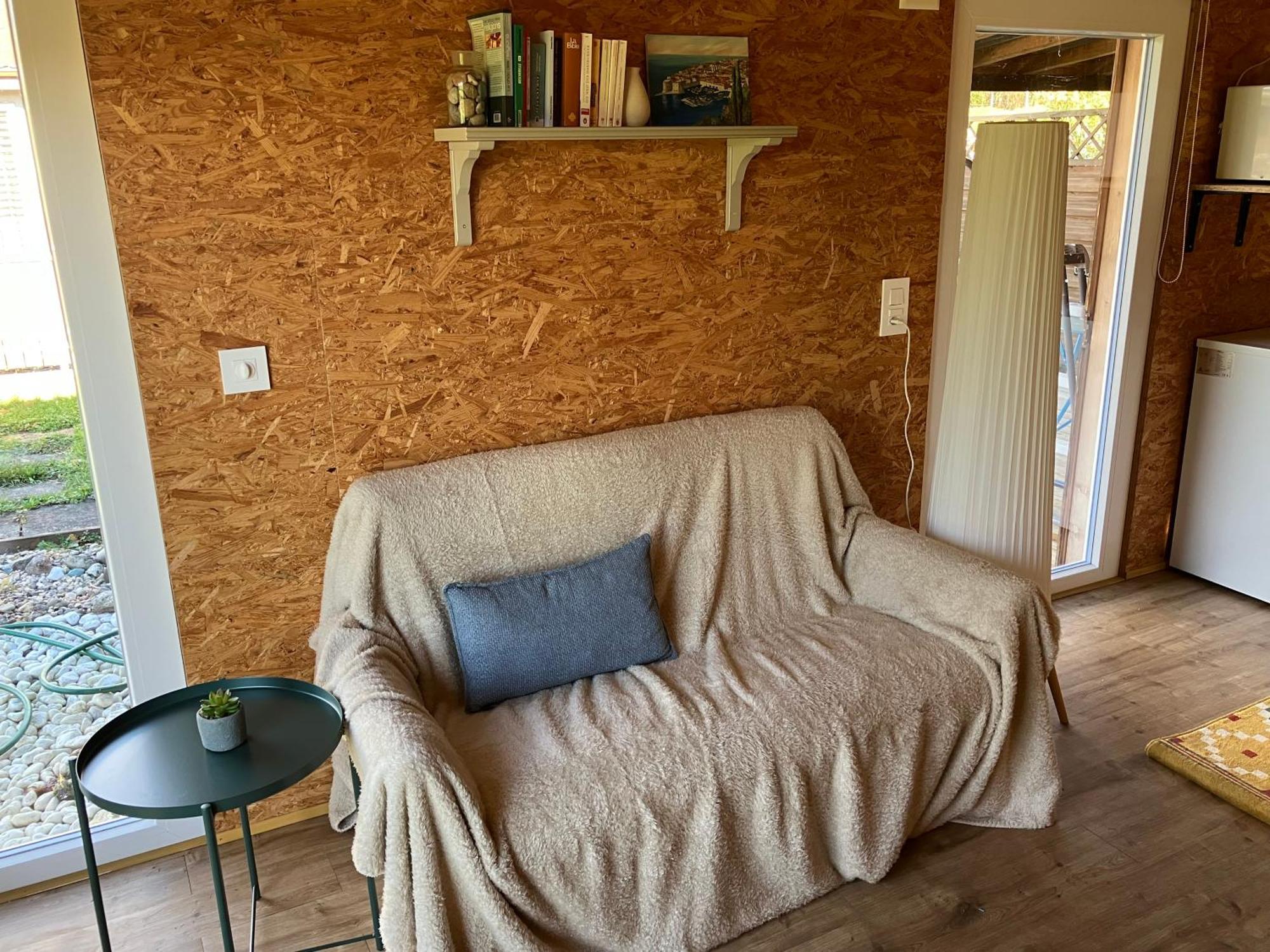 Chalet Pivert, Confortable Avec Jardin A 100m Du Auvernier
